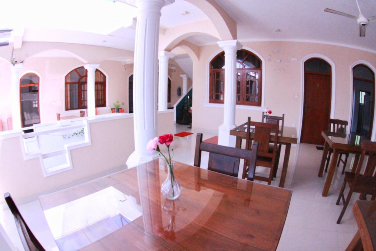 Angel Inn Guest House เนกอมโบ ภายนอก รูปภาพ